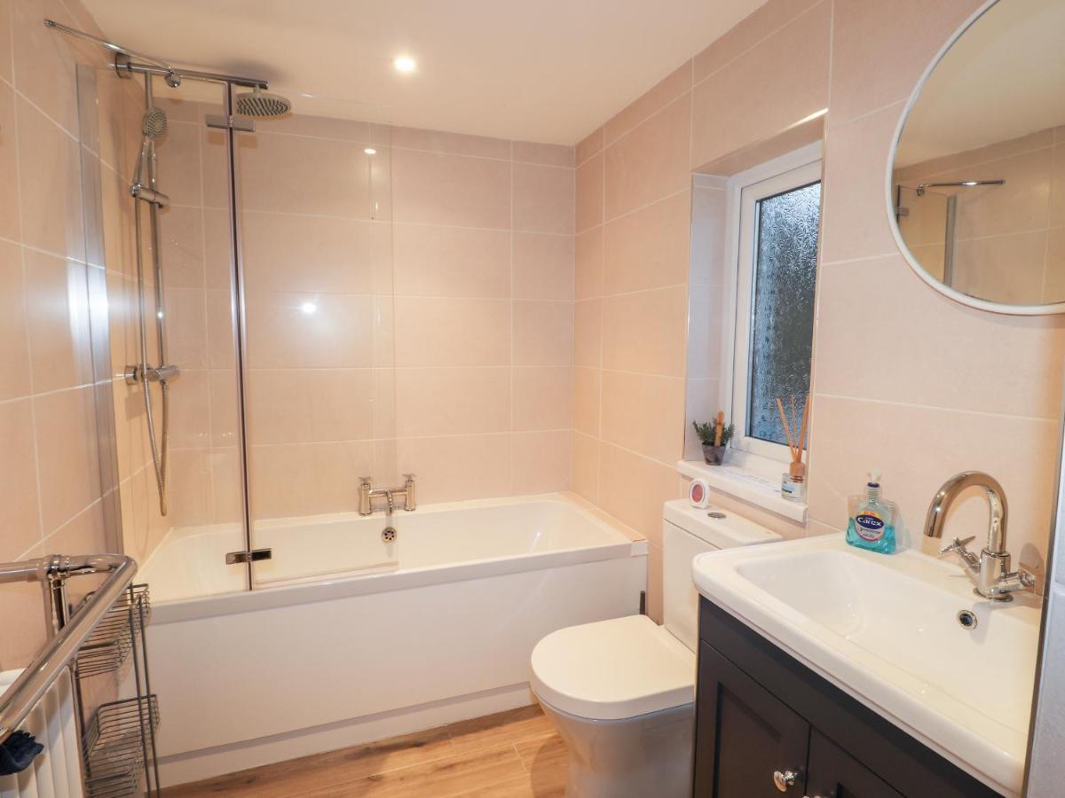 Little Barn Cottage Newport  Extérieur photo